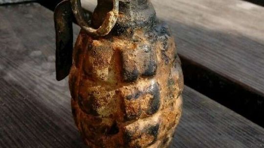 Kąpał się w zalewie i znalazł granat. Ewakuowano plażę