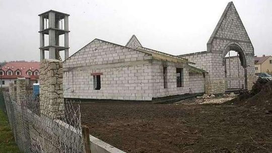 Kaplica Zanussich w Bochotnicy: Pierwsze nabożeństwo w maju