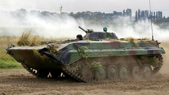 Kapral Robert i sierżant Mateusz zginęli na poligonie. Są zarzuty dla kierowcy wozu 