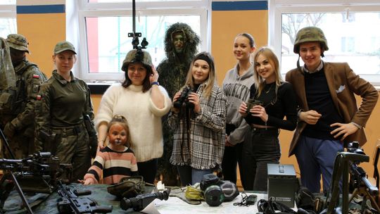 Karabiny, wyrzutnie i grochówka. Wojskowy piknik w "Szpulkach". Zdjęcia