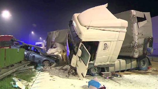 Karambol na drodze S8. Zginęły trzy osoby (wideo)