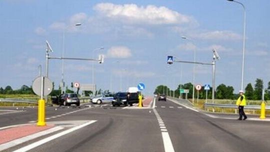 Karambol na skrzyżowaniu. Zderzyły się trzy samochody