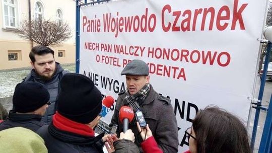 Karateka do wojewody lubelskiego: "Niech pan walczy honorowo o fotel prezydenta"