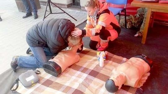 Karetka może tu nie zdążyć. Dlatego sami zadbali o bezpieczeństwo