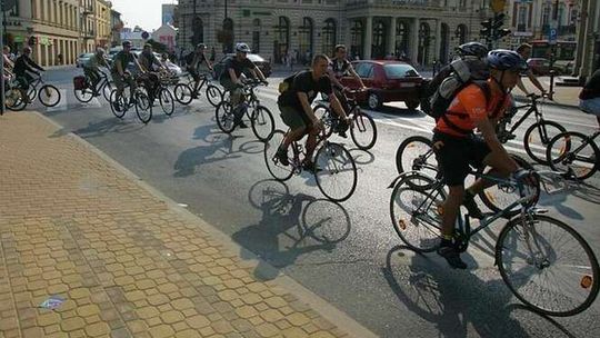 Karta rowerowa dla dorosłych bez prawa jazdy? Minister chce, żeby było bezpieczniej