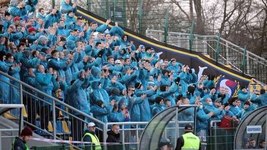 Kary dla kibiców za odpalanie rac i zakrywanie kamery na meczu Avia-Motor