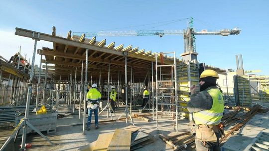 Kaskada opadająca ku rzece. Tak rośnie nowa cześć szpitala w Lublinie