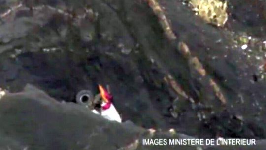 Katastrofa Airbusa Germanwings. W kabinie był tylko jeden pilot?