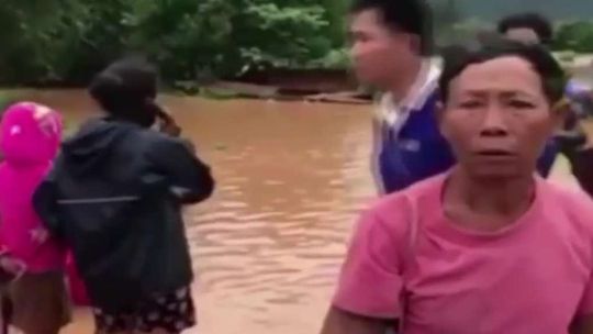 Katastrofa zapory wodnej w Laosie. Dziesiątki ofiar, setki zaginionych [wideo]