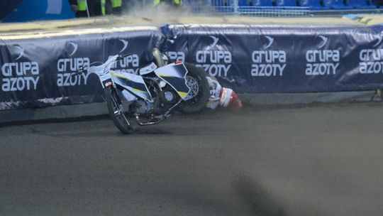 Katastrofalny upadek Andreasa Jonssona. Karetka na torze