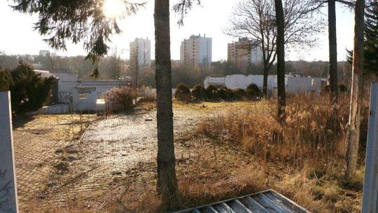 Kaufland na skraju Czechowa. Do sklepu wchodziłoby się&#8230; przez dach