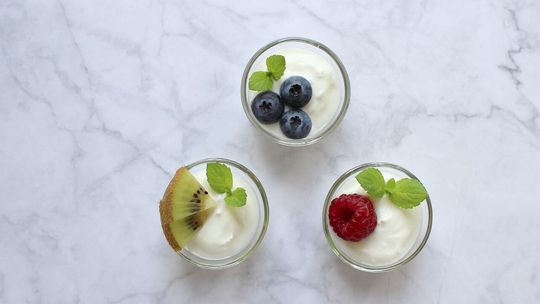 Kawałki szkła w owocowych jogurtach znanej firmy. Już wycofują je ze sklepów