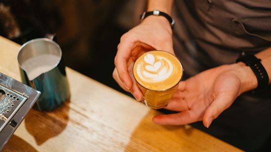 Kawy idealne do mleka – konkretne przykłady z palarni kawy