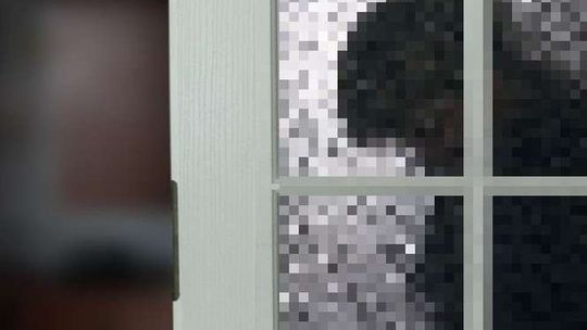 Kazał rozebrać się swojej matce i dwa razy ją zgwałcił. Kobieta musiała uciekać do sąsiadów