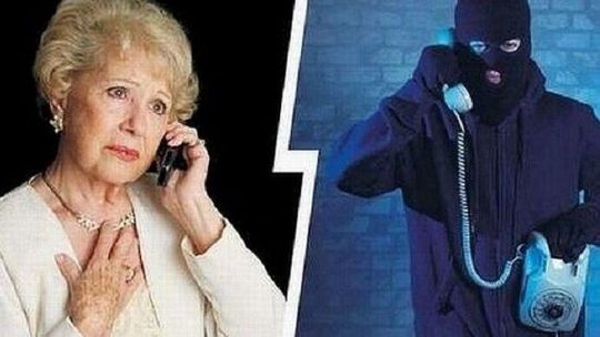 Kazał wyrzucić pieniądze przez okno. 88-latka wpadła w sidła oszusta 