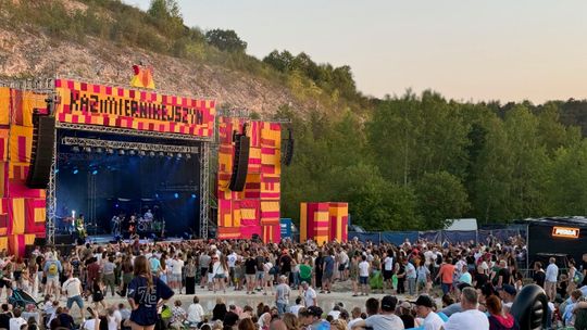 Kazimiernikejszyn rozbrzmiał muzyką. Turnau, Łąki Łan i Kacperczyk na otwarcie koncertowego weekendu