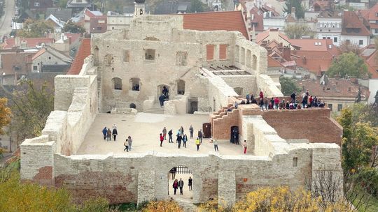 Kazimierz Dolny: Jak wydawano pieniądze ze sprzedaży biletów na atrakcje turystyczne i parking?