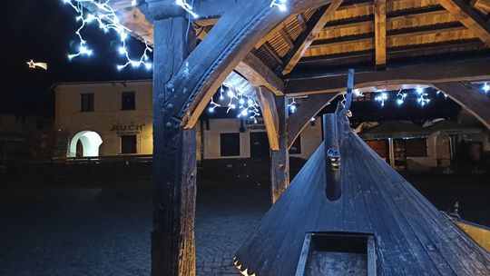 Kazimierz Dolny jak z bajki. Mieszkańcy wspólnie ubiorą miejską choinkę [zdjęcia]