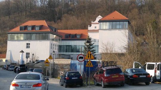 Kazimierz Dolny: Kolejny problem na placu budowy szkoły