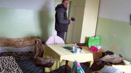 Kazimierz Dolny: Lokal komunalny, czyli zimno i brud