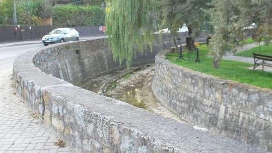 Kazimierz Dolny: Mieszkańcy nie chcą podniesienia murów na Grodarzu. "Będziemy protestować"