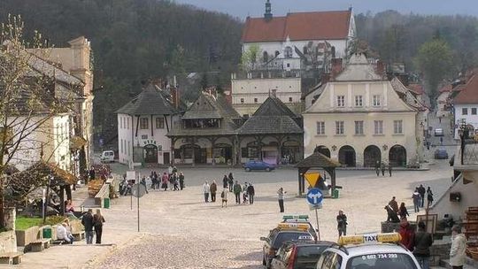 Kazimierz Dolny: Na co wydać pieniądze - warsztaty czy chodniki?