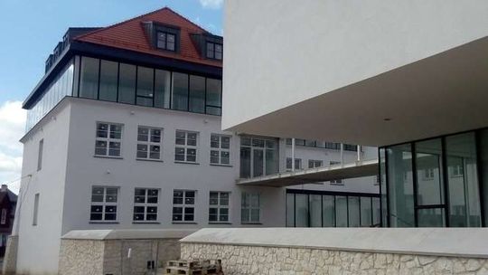 Kazimierz Dolny: Nie będzie szkoły we wrześniu? Budowa droższa o 3 mln zł