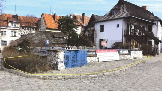 Kazimierz Dolny: Sprzedają Łaźnię, by mieć na szkołę