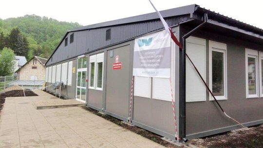 Kazimierz Dolny: Szkoła w kontenerach prawie gotowa