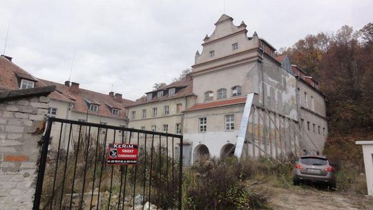 Kazimierz Dolny: Teraz burzą, później zbudują nową szkołę