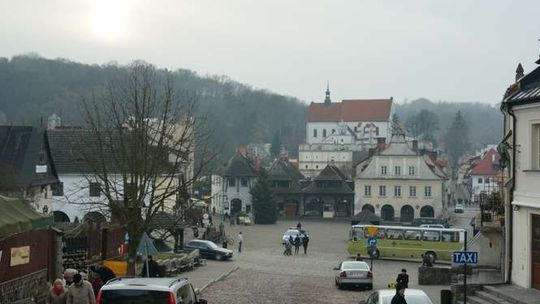 Kazimierz Dolny wyda pieniądze na szkołę, drogi i chodniki