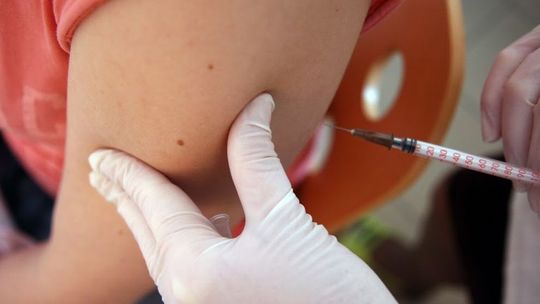 KE ostrzega przed niedoborem sprzętu do szczepień przeciwko Covid-19