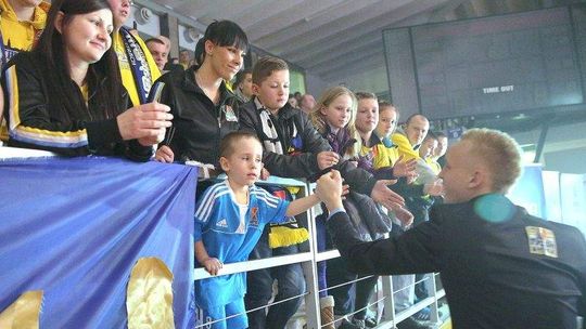 Kibice czekają na blask wielkiego Motoru (ZDJĘCIA)