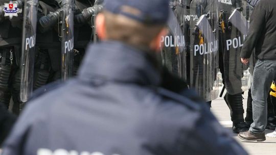 Kibice jechali na mecz w Chełmie. Pili, używali wulgaryzmów i znieważyli policjantów