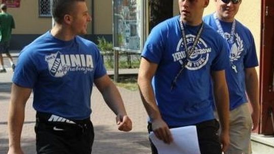 Kibice Unii Hrubieszów protestują, piłkarze chcą grać