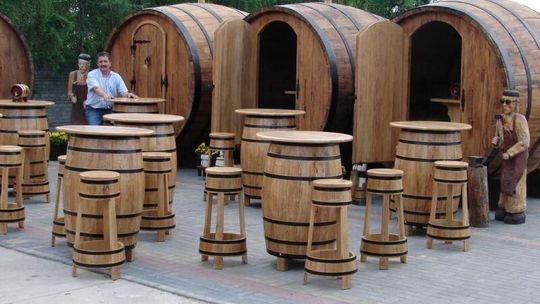 Kibice w Poznaniu będą biesiadować w… beczkach z Rejowca Fabrycznego