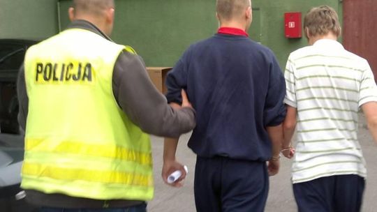 Kibole zaatakowali policjantów. Mają zarzuty