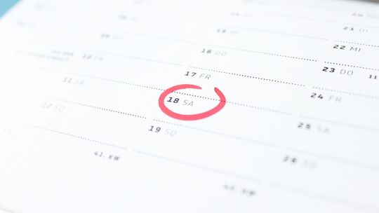 Kiedy na urlop, kiedy do sklepu? Praktyczny kalendarz na 2024 rok