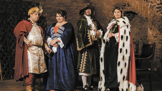 Kiedy suknia schodzi z płótna. Historia Zamościa zaszyta w kostiumach