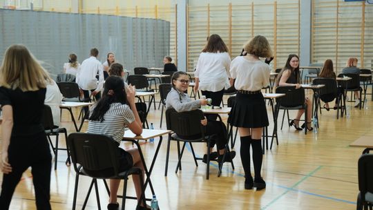 Kiedy uczniowie wrócą do szkół? "To ostatni moment, żeby pomóc przygotować się do matury"