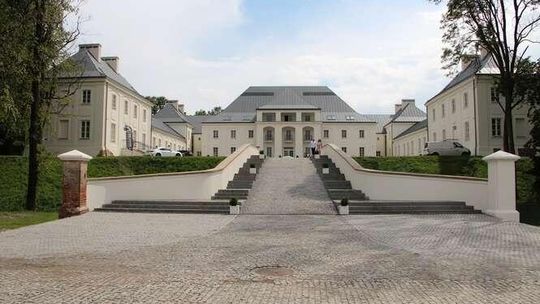 Kiedyś zamek biskupów, dzisiaj wielki hotel i SPA dr Ireny Eris