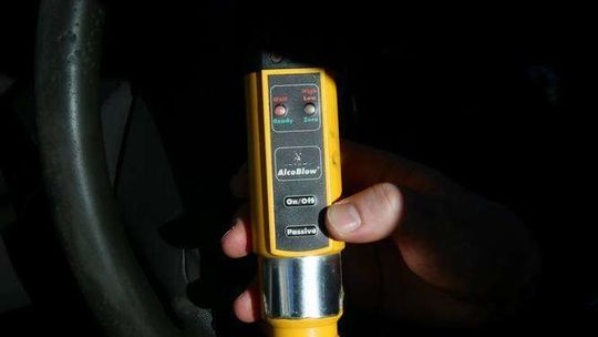 Kierował po pijanemu. Okazało się, że nie ma prawa jazdy