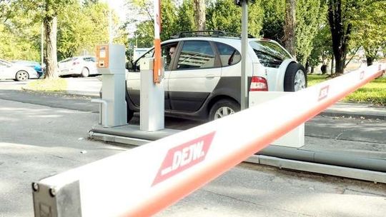 Kierowca: 4 zł za godzinę to granda. Ile kosztuje parkowanie przy szpitalach w Lublinie?