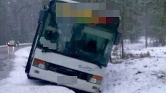 Kierowca autokaru wjechał w audi