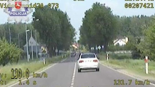 Kierowca bmw jechał 130 km/h w terenie zabudowanym (wideo)