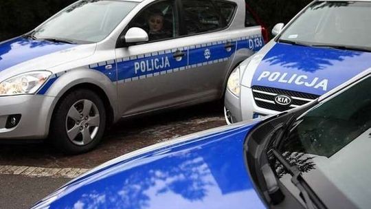 Kierowca BMW kręcił bączki przy kościele. Woził kolegę jubilata