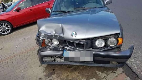 Kierowca BMW przecenił swoje umiejętności, uszkodził 3 auta