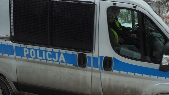 Kierowca był tak pijany, że prawie nie kontaktował. "Policjanci dziękują 20-latce za to, że nie została obojętna"