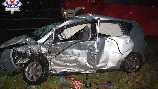 Kierowca ciężarówki nie zauważył znaku "STOP". Zginął kierowca seata