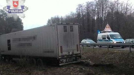 Kierowca ciężarówki zasnął? Zderzył się z samochodem dostawczym